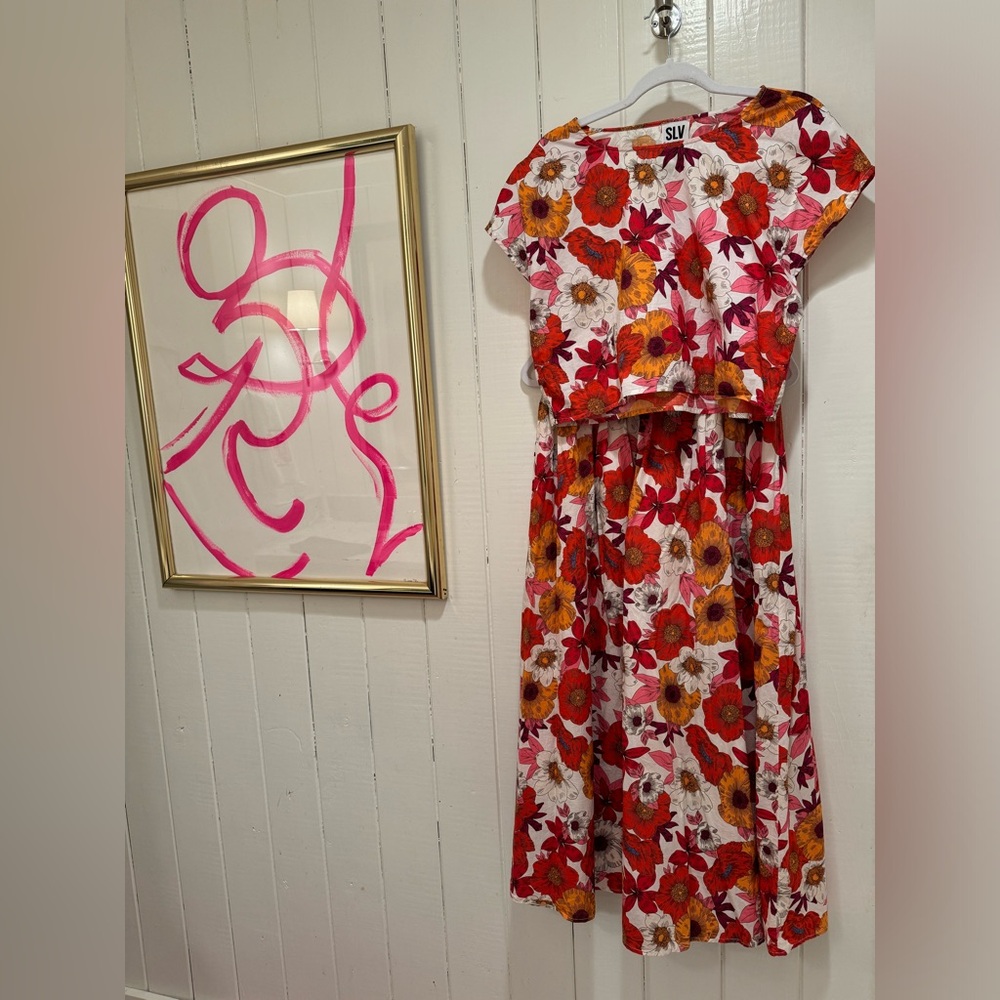 SLV FLORAL SKIRT AND TOP. LADIES SIZE MEDIUM.